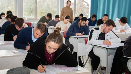 Uçak teknisyeni olmak isteyenler Selçuk Üniversitesinde sınava girdi